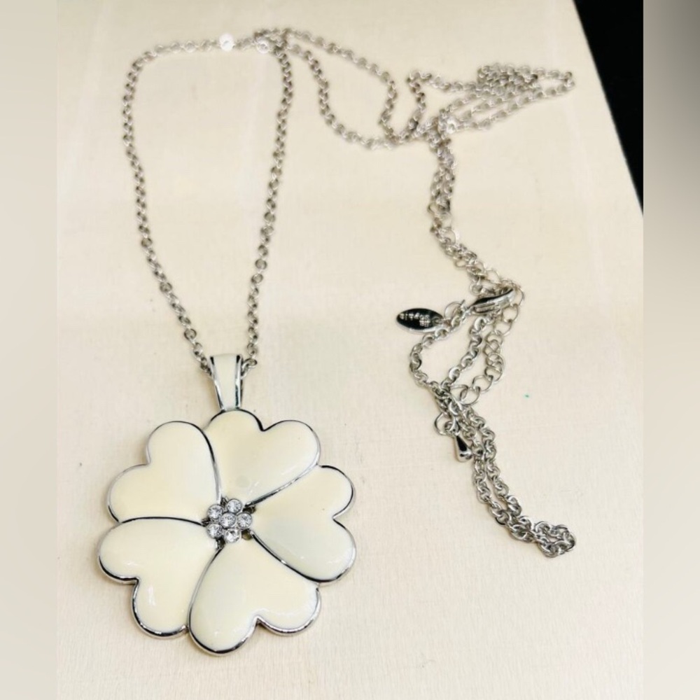 NWT Lia Sophia 5 white heart/6 rhinestone pendant necklace w/ 20” chain +3” ext